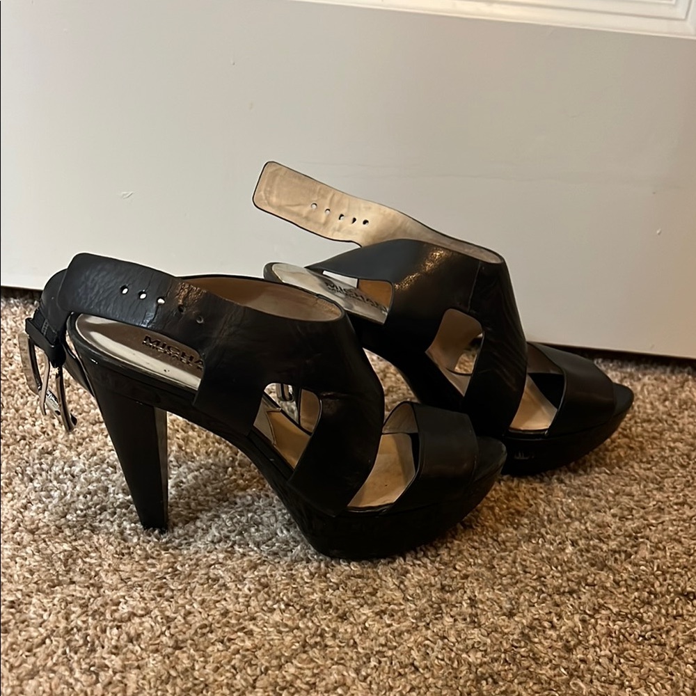 MICHAEL Michael Kors Black Stiletto Heels Elegant Design